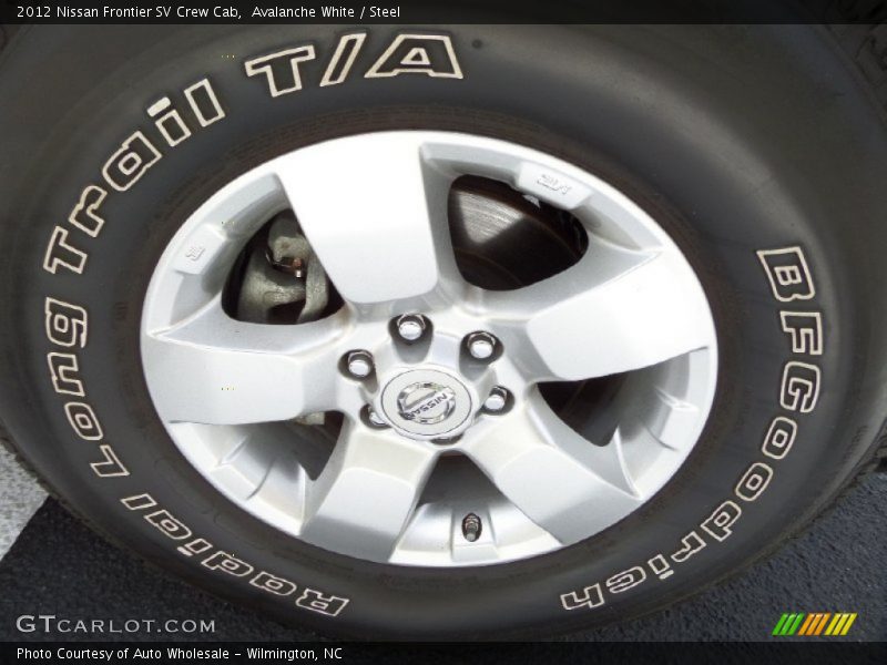 Avalanche White / Steel 2012 Nissan Frontier SV Crew Cab