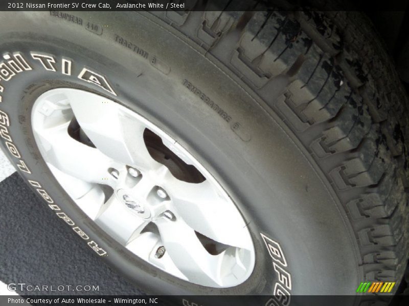 Avalanche White / Steel 2012 Nissan Frontier SV Crew Cab