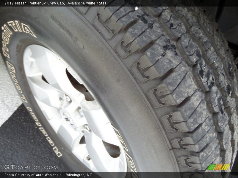 Avalanche White / Steel 2012 Nissan Frontier SV Crew Cab