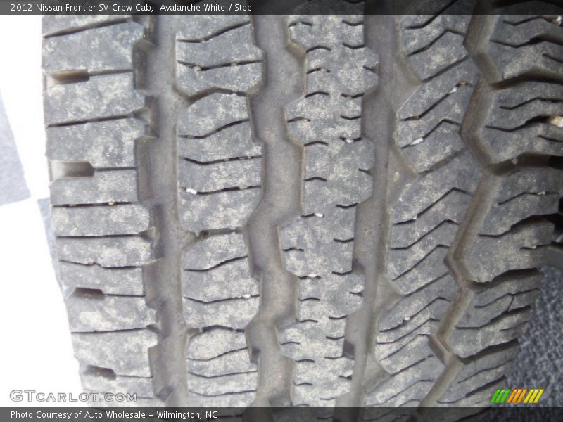 Avalanche White / Steel 2012 Nissan Frontier SV Crew Cab