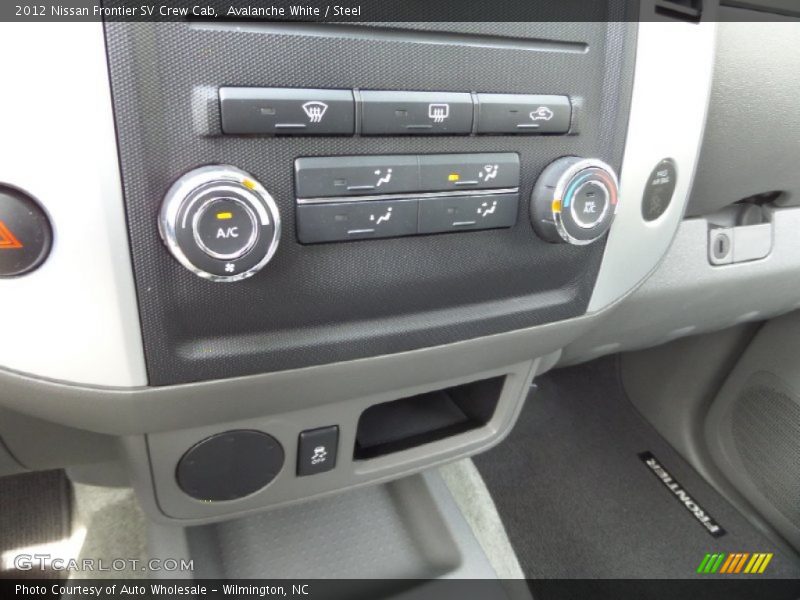 Avalanche White / Steel 2012 Nissan Frontier SV Crew Cab