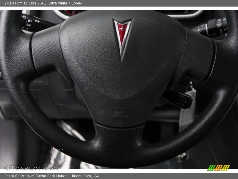Ultra White / Ebony 2010 Pontiac Vibe 2.4L