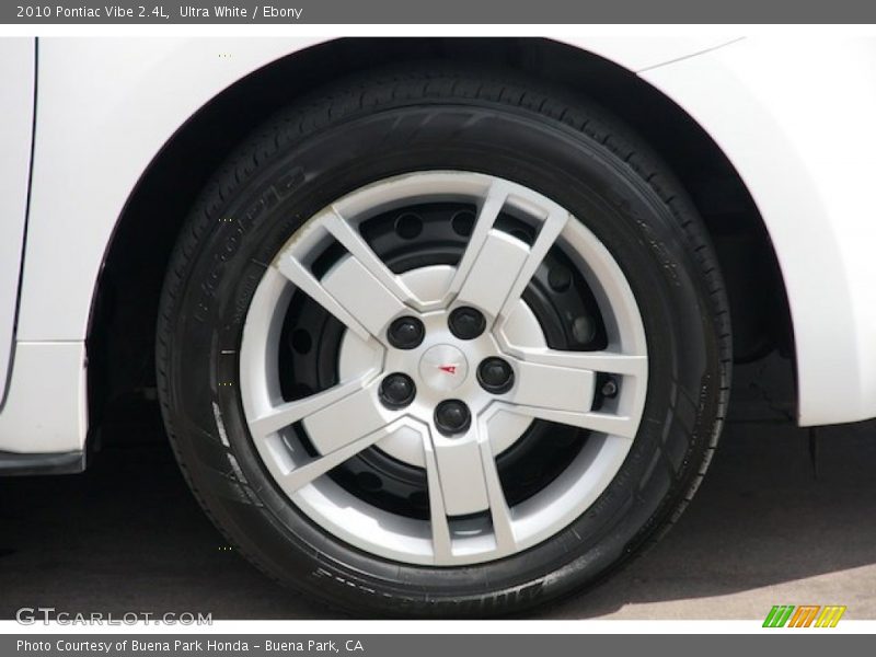 Ultra White / Ebony 2010 Pontiac Vibe 2.4L