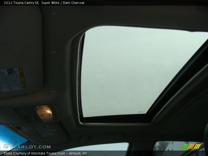 Super White / Dark Charcoal 2011 Toyota Camry SE
