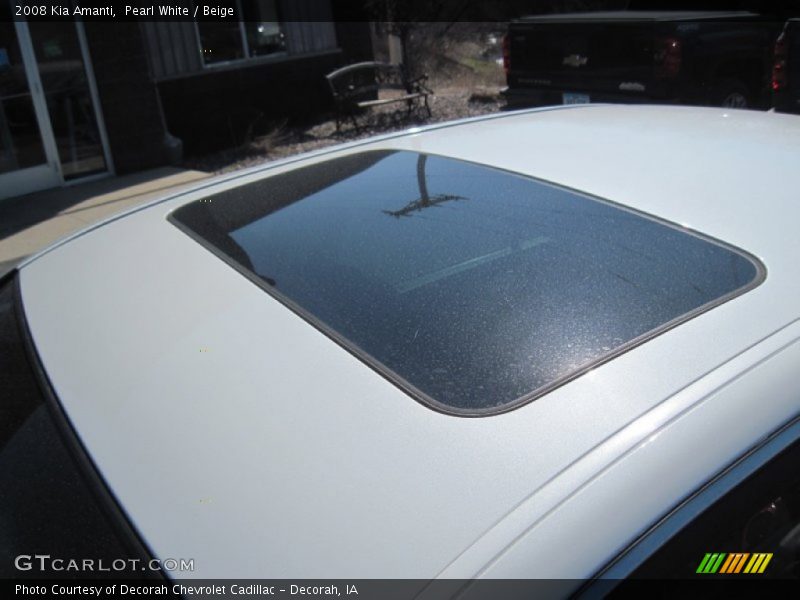 Pearl White / Beige 2008 Kia Amanti