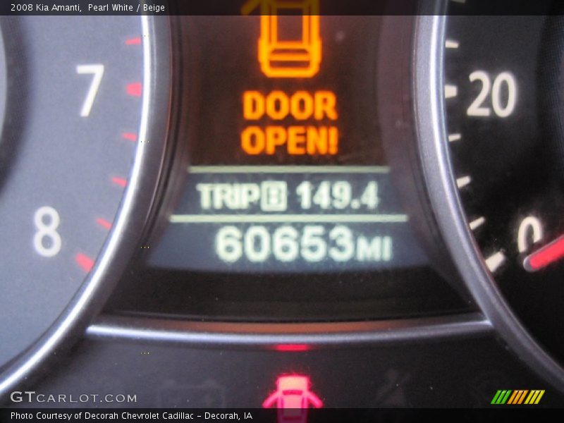 Pearl White / Beige 2008 Kia Amanti