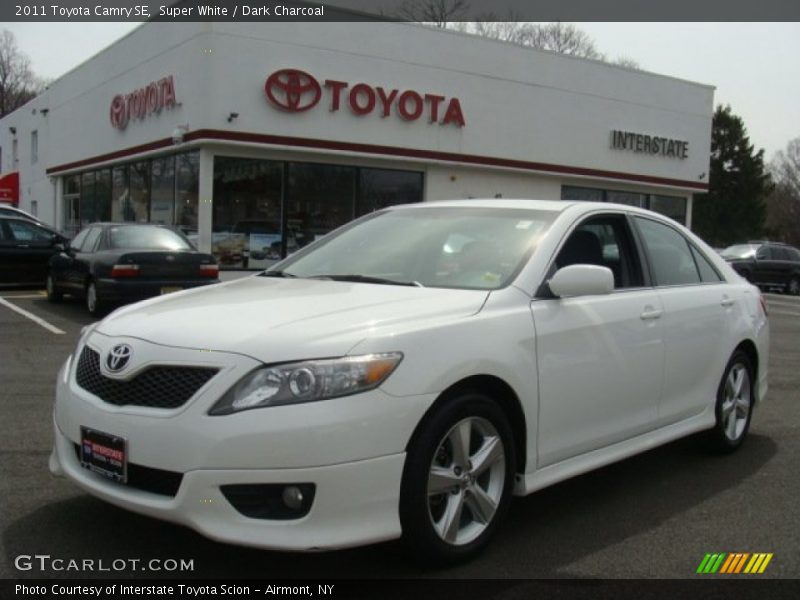 Super White / Dark Charcoal 2011 Toyota Camry SE
