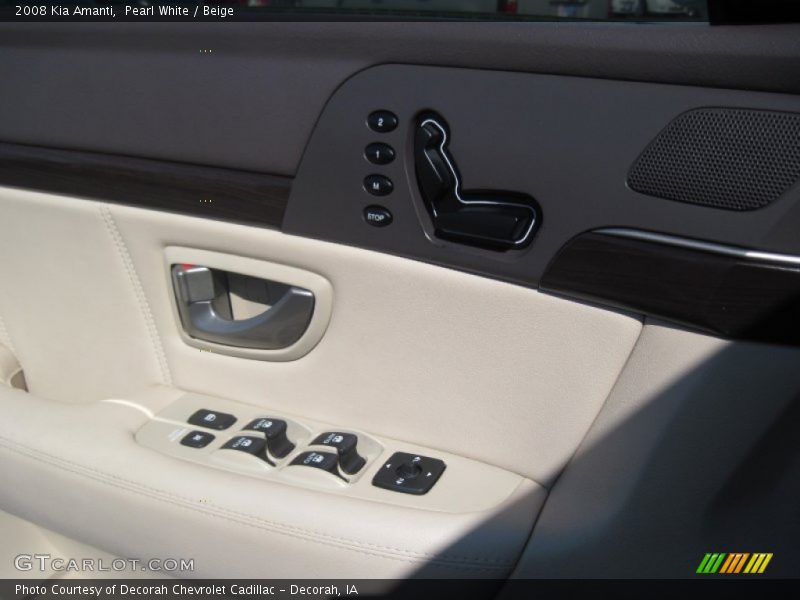 Pearl White / Beige 2008 Kia Amanti