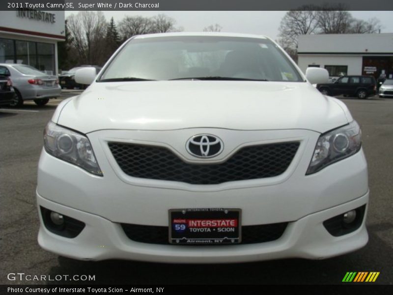 Super White / Dark Charcoal 2011 Toyota Camry SE