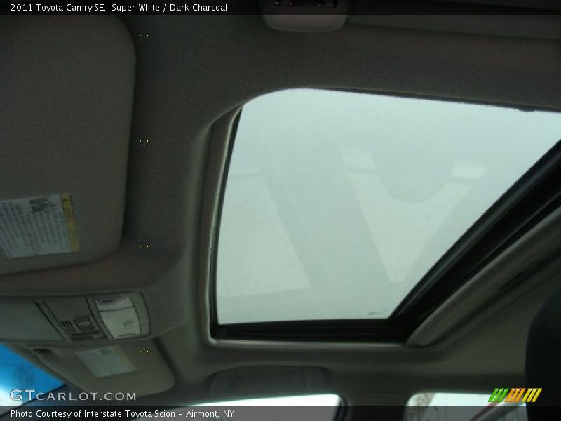 Super White / Dark Charcoal 2011 Toyota Camry SE