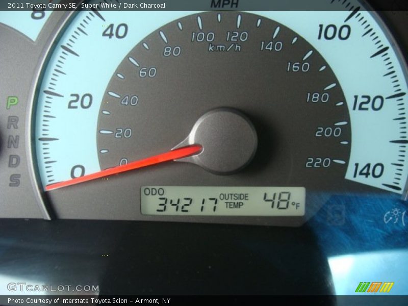Super White / Dark Charcoal 2011 Toyota Camry SE