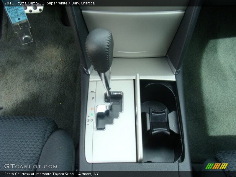Super White / Dark Charcoal 2011 Toyota Camry SE
