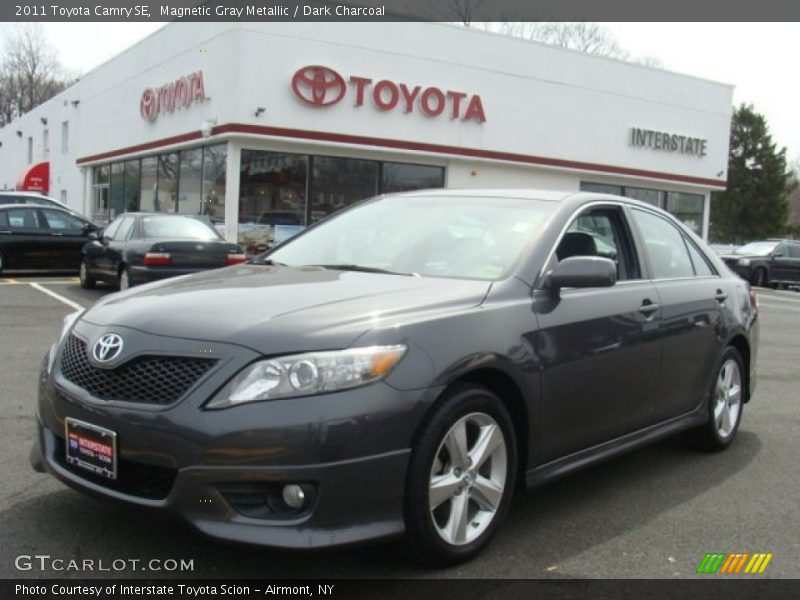 Magnetic Gray Metallic / Dark Charcoal 2011 Toyota Camry SE