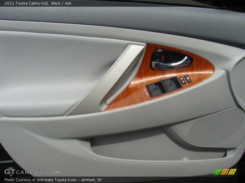 Black / Ash 2011 Toyota Camry XLE