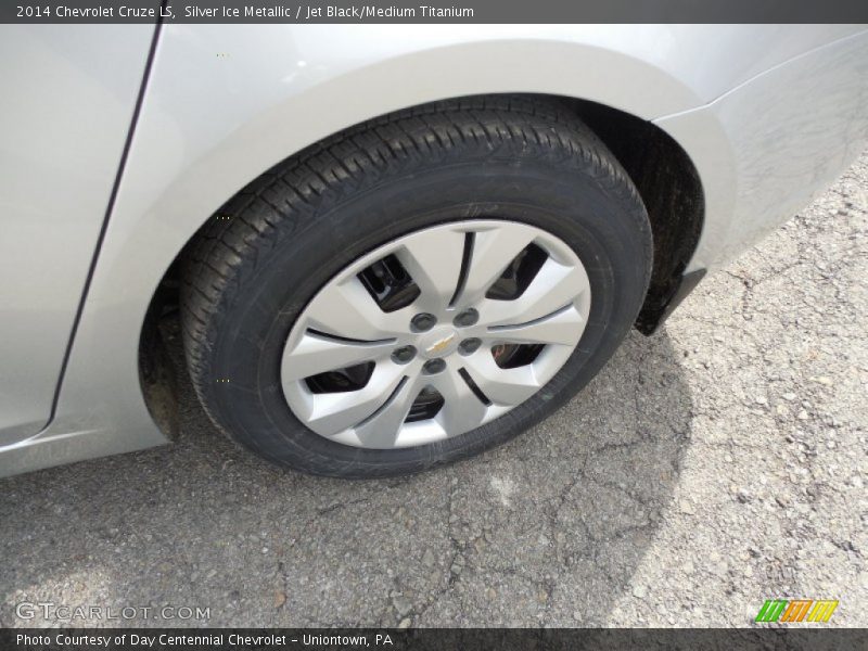Silver Ice Metallic / Jet Black/Medium Titanium 2014 Chevrolet Cruze LS