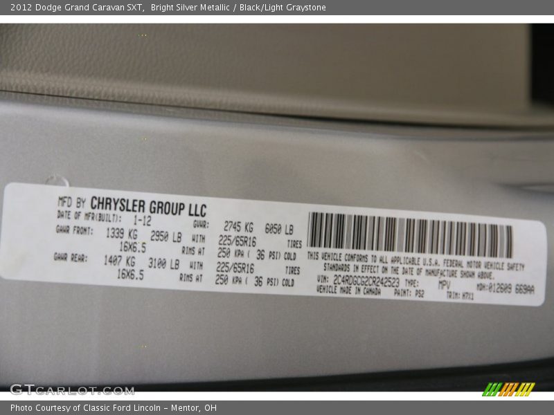Bright Silver Metallic / Black/Light Graystone 2012 Dodge Grand Caravan SXT