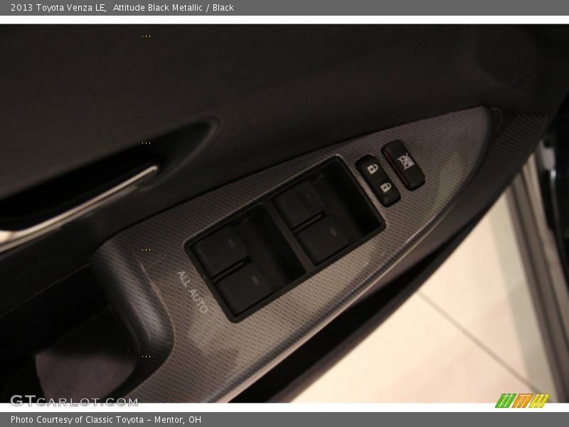 Attitude Black Metallic / Black 2013 Toyota Venza LE