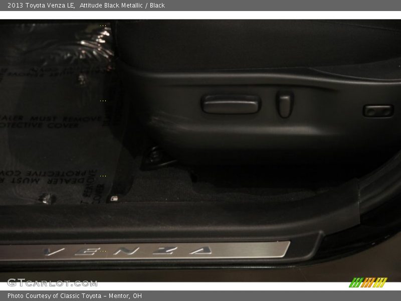 Attitude Black Metallic / Black 2013 Toyota Venza LE