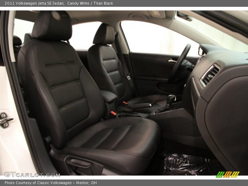 Candy White / Titan Black 2011 Volkswagen Jetta SE Sedan