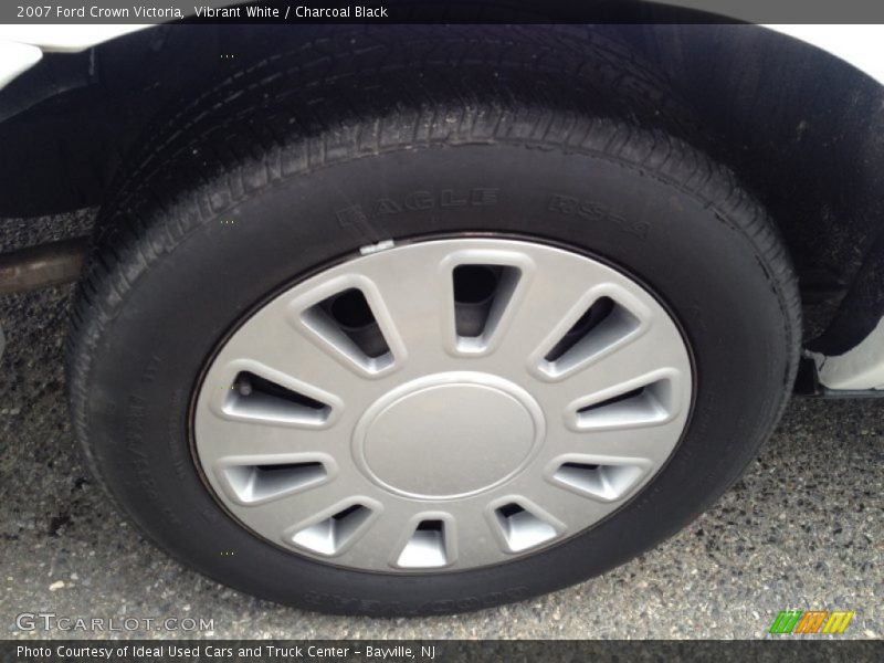 Vibrant White / Charcoal Black 2007 Ford Crown Victoria