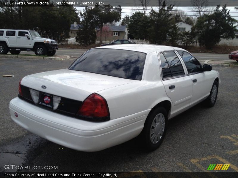 Vibrant White / Charcoal Black 2007 Ford Crown Victoria