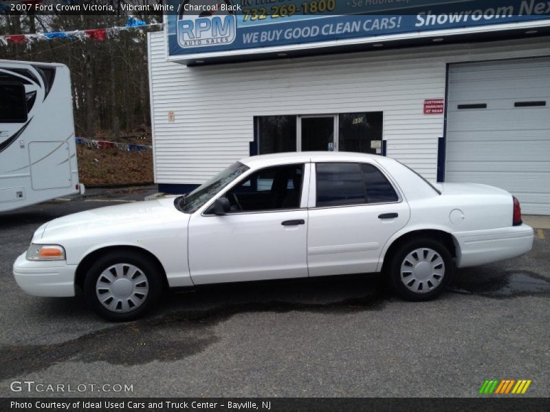 Vibrant White / Charcoal Black 2007 Ford Crown Victoria