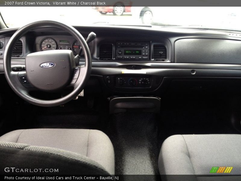 Vibrant White / Charcoal Black 2007 Ford Crown Victoria