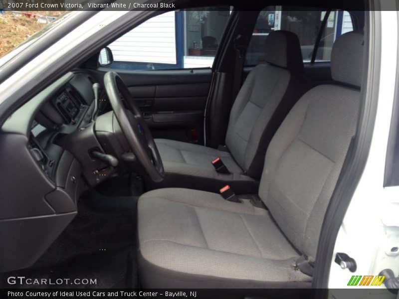 Vibrant White / Charcoal Black 2007 Ford Crown Victoria