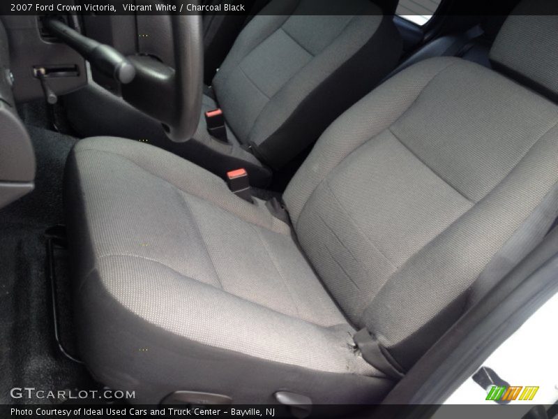 Vibrant White / Charcoal Black 2007 Ford Crown Victoria