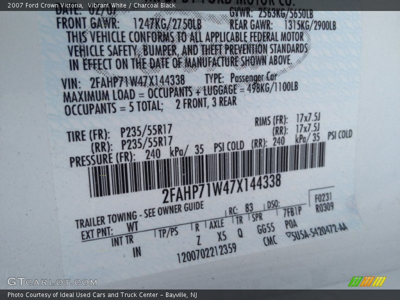 Vibrant White / Charcoal Black 2007 Ford Crown Victoria