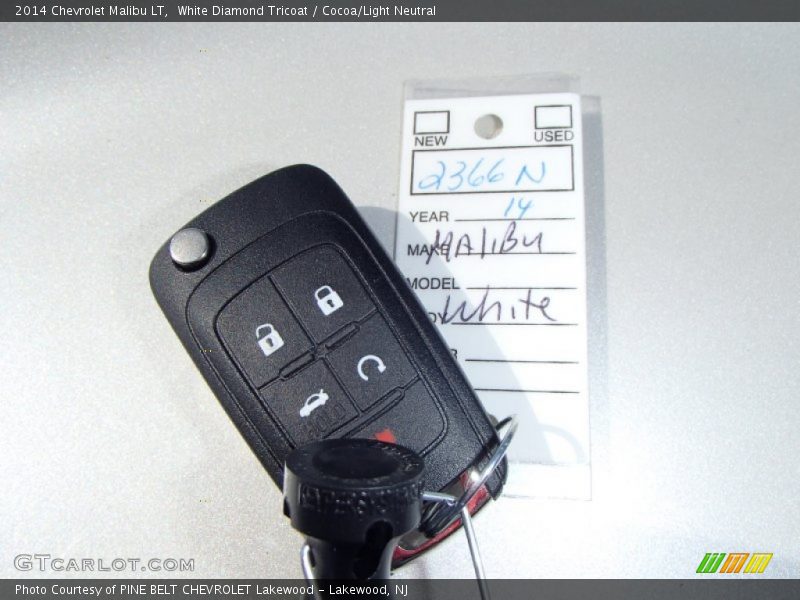 White Diamond Tricoat / Cocoa/Light Neutral 2014 Chevrolet Malibu LT