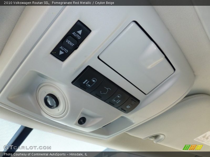 Pomegranate Red Metallic / Ceylon Beige 2010 Volkswagen Routan SEL