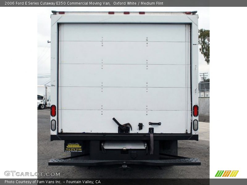 Oxford White / Medium Flint 2006 Ford E Series Cutaway E350 Commercial Moving Van