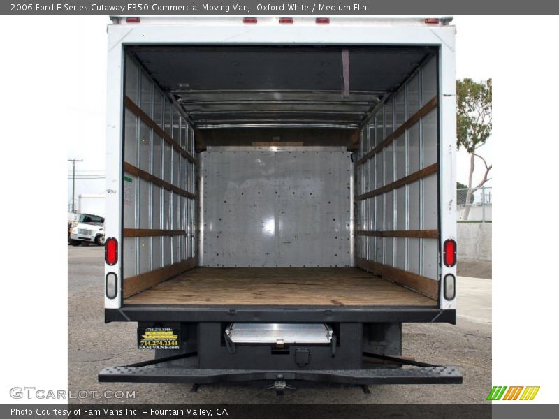 Oxford White / Medium Flint 2006 Ford E Series Cutaway E350 Commercial Moving Van