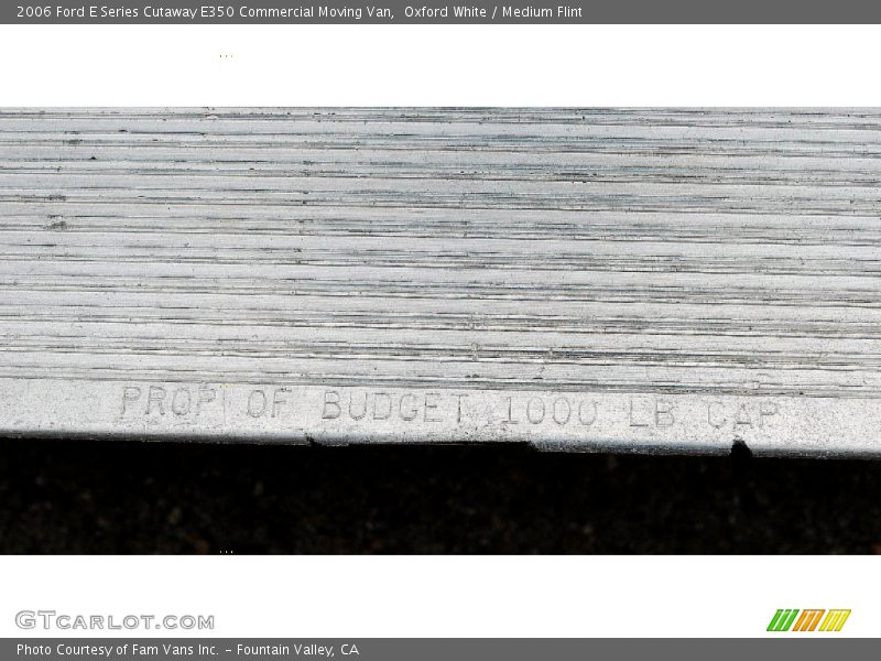 Oxford White / Medium Flint 2006 Ford E Series Cutaway E350 Commercial Moving Van