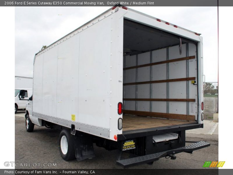 Oxford White / Medium Flint 2006 Ford E Series Cutaway E350 Commercial Moving Van
