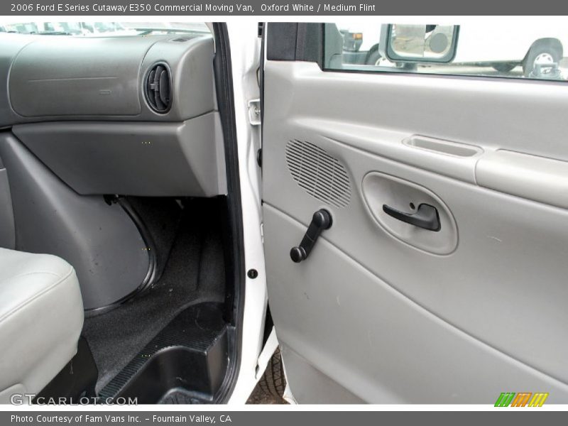 Oxford White / Medium Flint 2006 Ford E Series Cutaway E350 Commercial Moving Van