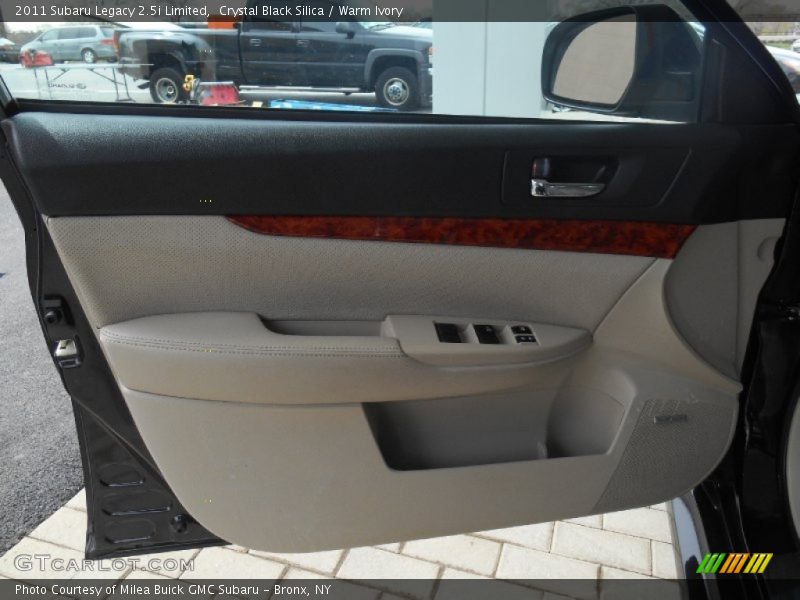 Crystal Black Silica / Warm Ivory 2011 Subaru Legacy 2.5i Limited