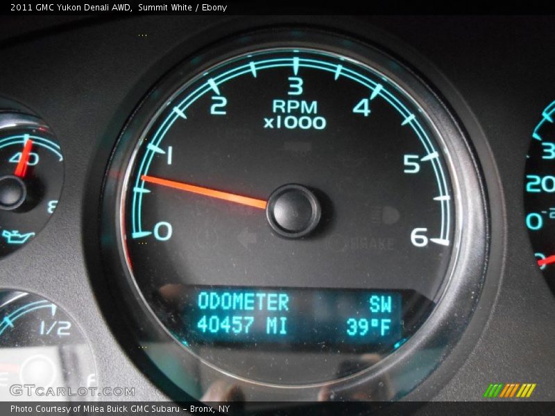 Summit White / Ebony 2011 GMC Yukon Denali AWD