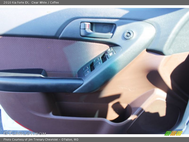 Clear White / Coffee 2010 Kia Forte EX