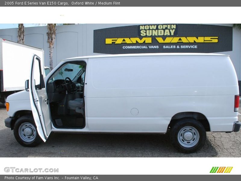 Oxford White / Medium Flint 2005 Ford E Series Van E150 Cargo