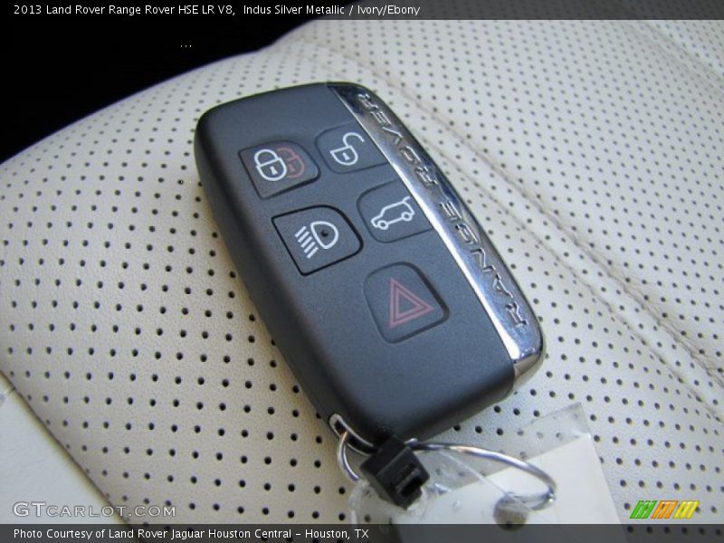 Keys of 2013 Range Rover HSE LR V8