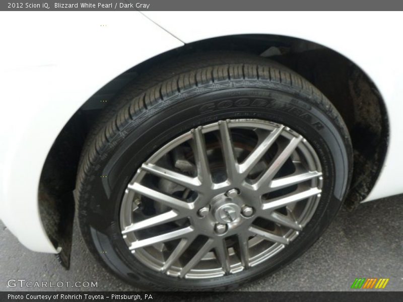 Blizzard White Pearl / Dark Gray 2012 Scion iQ
