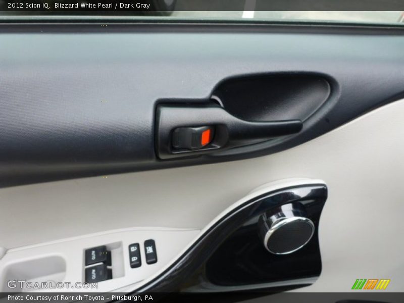 Blizzard White Pearl / Dark Gray 2012 Scion iQ