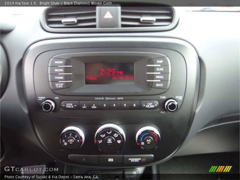 Bright Silver / Black Diamond Woven Cloth 2014 Kia Soul 1.6