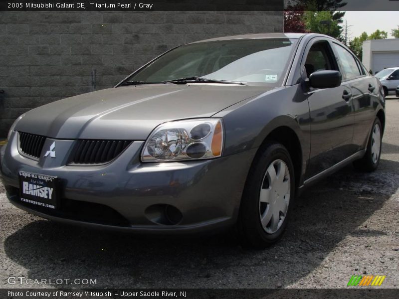 Titanium Pearl / Gray 2005 Mitsubishi Galant DE