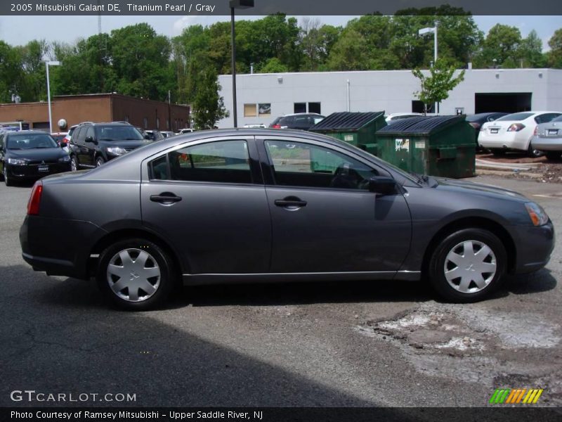 Titanium Pearl / Gray 2005 Mitsubishi Galant DE