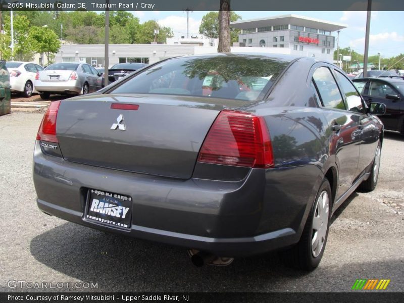 Titanium Pearl / Gray 2005 Mitsubishi Galant DE