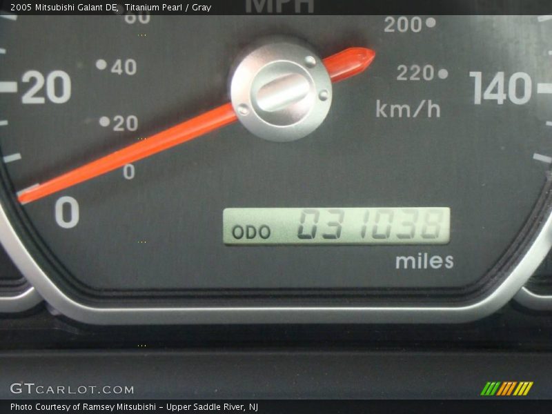 Titanium Pearl / Gray 2005 Mitsubishi Galant DE
