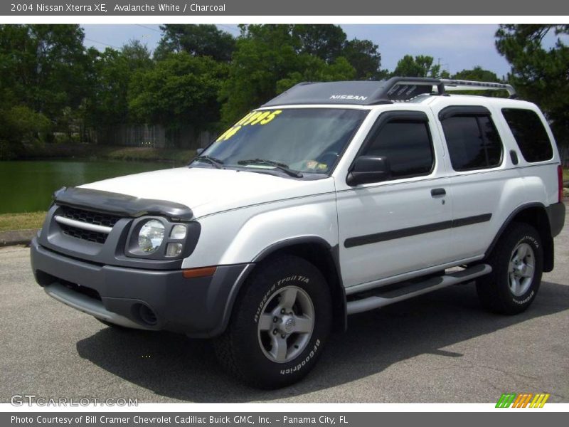 Avalanche White / Charcoal 2004 Nissan Xterra XE